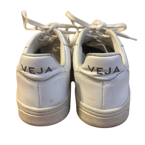 Veja V-10 Sneaker in White Size 8 - Picture 4 of 5